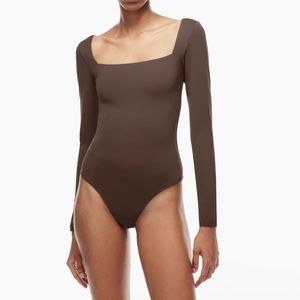 Babaton
Contour Squareneck Longsleeve Bodysuit